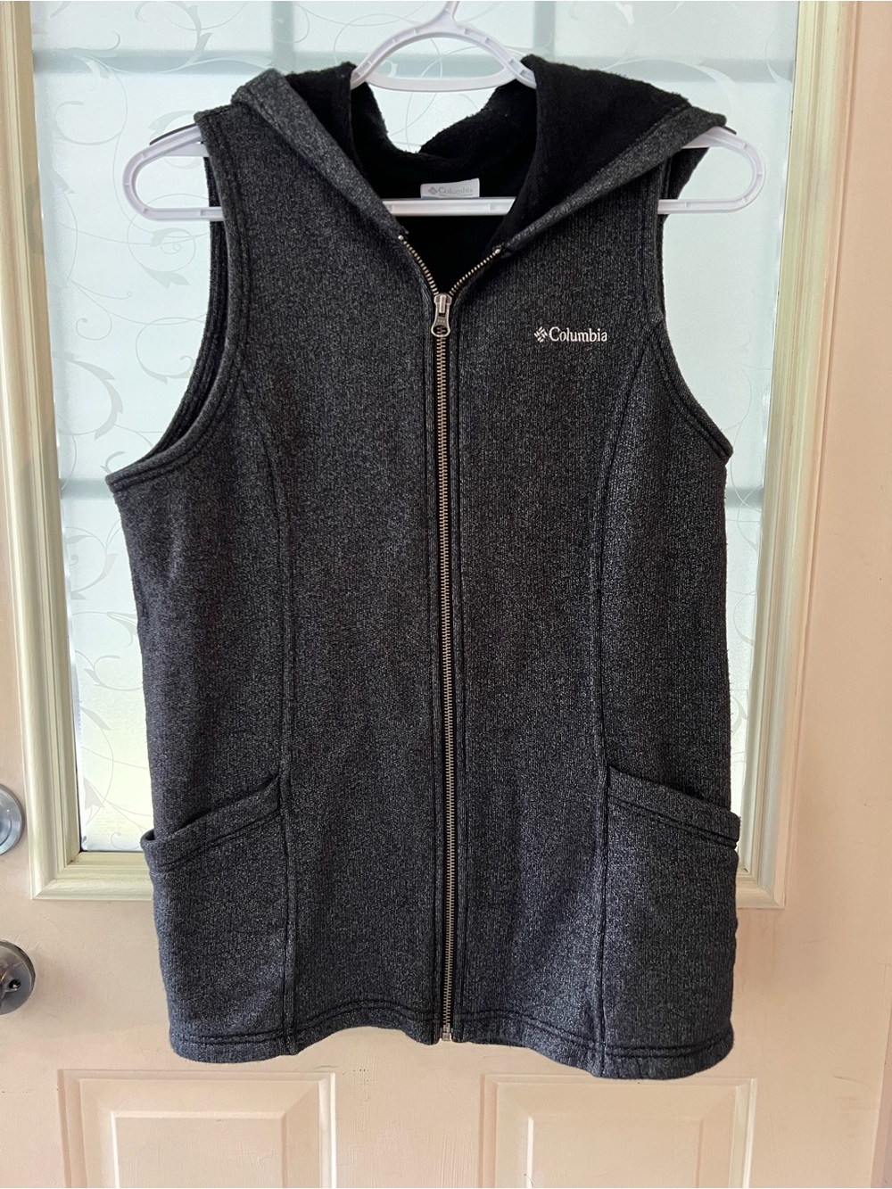 Colombia dark gray women’s hooded fleece zip up vest with pockets size M.